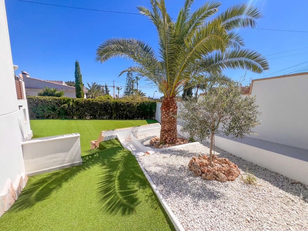 Sale of independent chalet in Casa o chalet en Avenida Elche Bal, 19, Los Balcones - Los Altos del Edén, Torrevieja, Torrevieja
photo 4