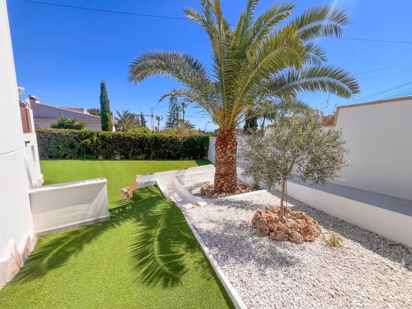 Chalet independiente en venta en Casa o chalet en Avenida Elche Bal, 19, Los Balcones - Los Altos del Edén, Torrevieja, Torrevieja
 photo 4