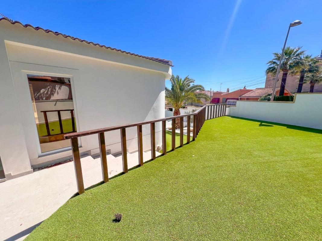 Sale of independent chalet in Casa o chalet en Avenida Elche Bal, 19, Los Balcones - Los Altos del Edén, Torrevieja, Torrevieja
photo 5