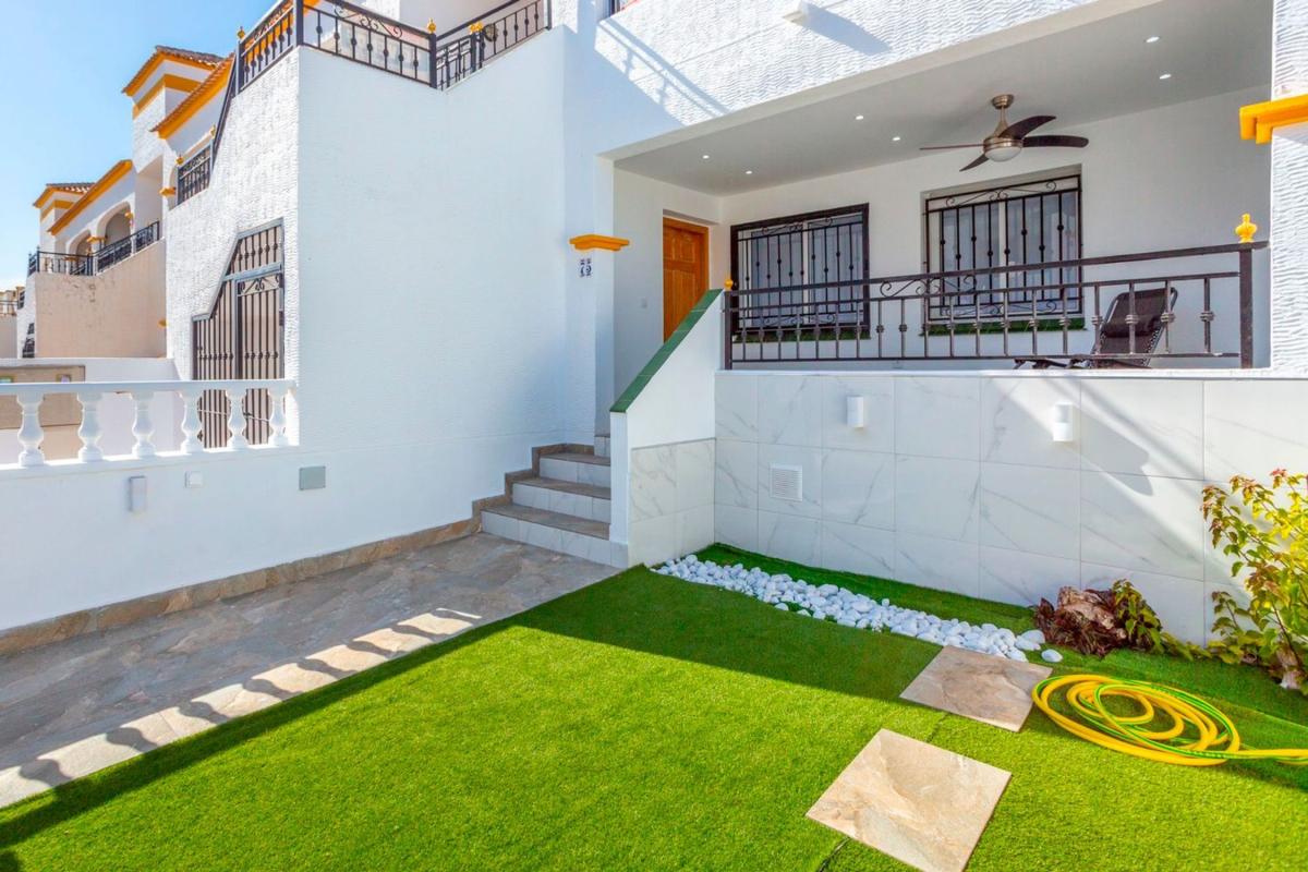 Sale of apartment in Piso en Calle Albaricoquero, 75, Desamparados-Hurchillo-Torremendo, Orihuela, Orihuela
photo 2