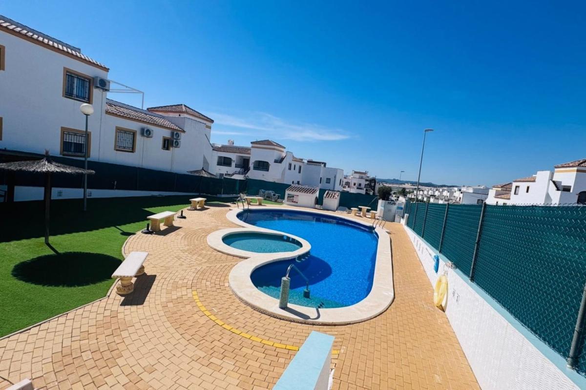 Sale of apartment in Piso en Avenida del Golf, Desamparados-Hurchillo-Torremendo, Orihuela, Orihuela
photo 2