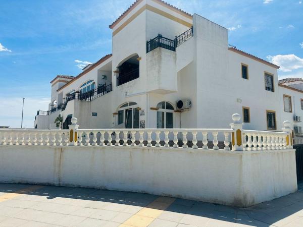 Venta de piso en Piso en Calle Manzano, Desamparados-Hurchillo-Torremendo, Orihuela, Orihuela
 photo 1