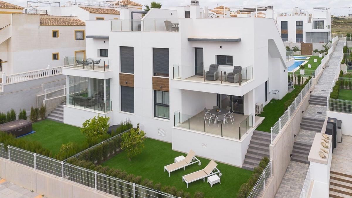 Sale of apartment in Piso en Calle Mandarino, 3, Desamparados-Hurchillo-Torremendo, Orihuela, Orihuela
photo 1