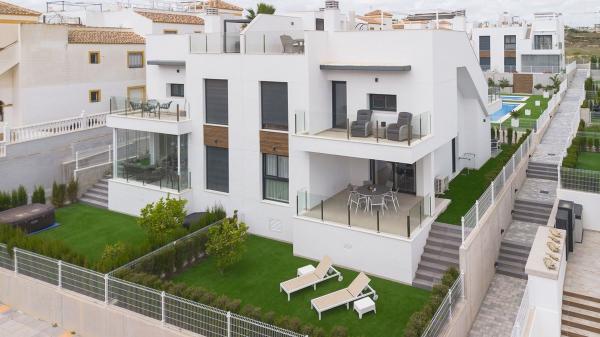 Venta de piso en Piso en Calle Mandarino, 3, Desamparados-Hurchillo-Torremendo, Orihuela, Orihuela
photo 1