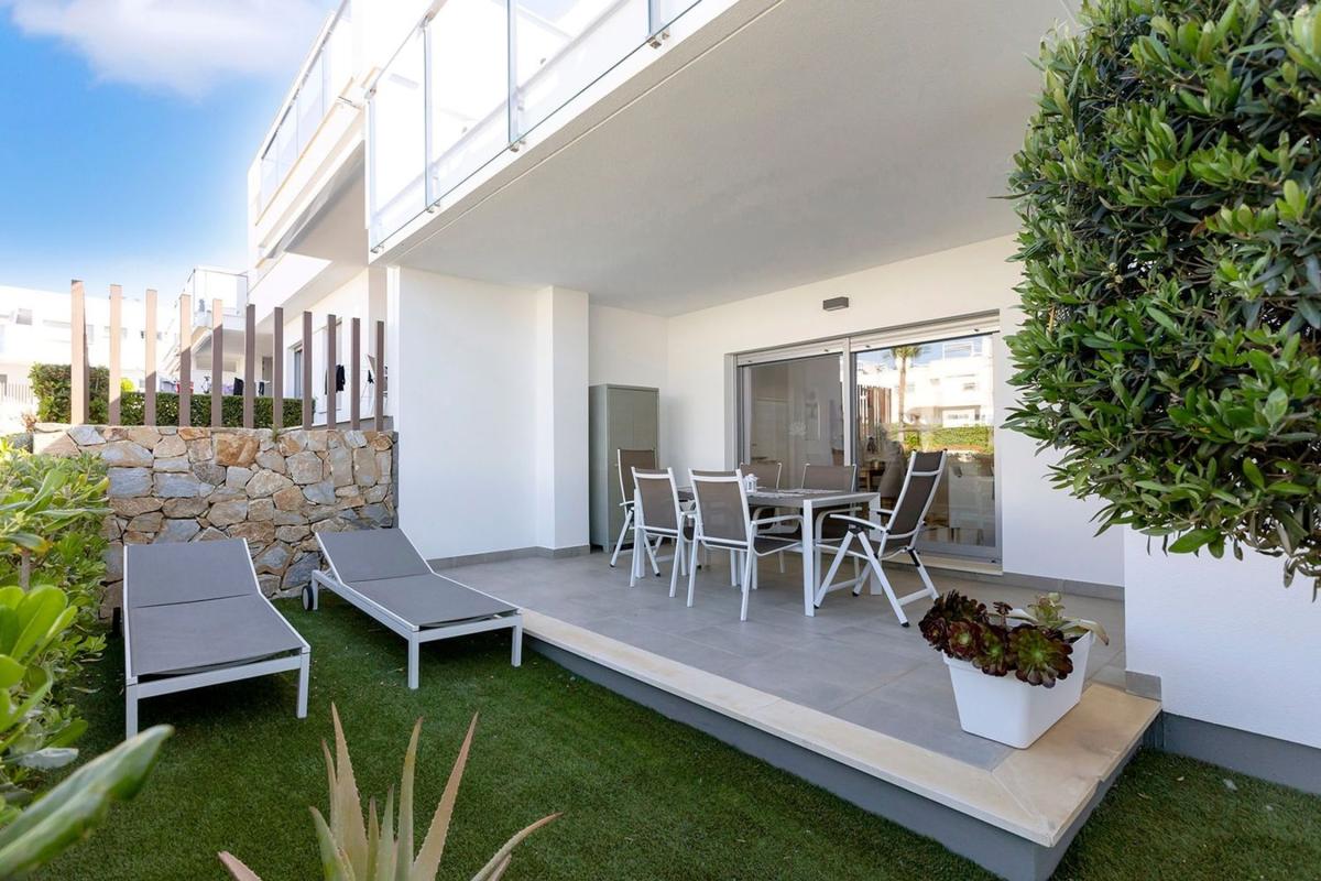 Sale of apartment in Piso en Calle Pomelero, 17, Desamparados-Hurchillo-Torremendo, Orihuela, Orihuela
photo 1