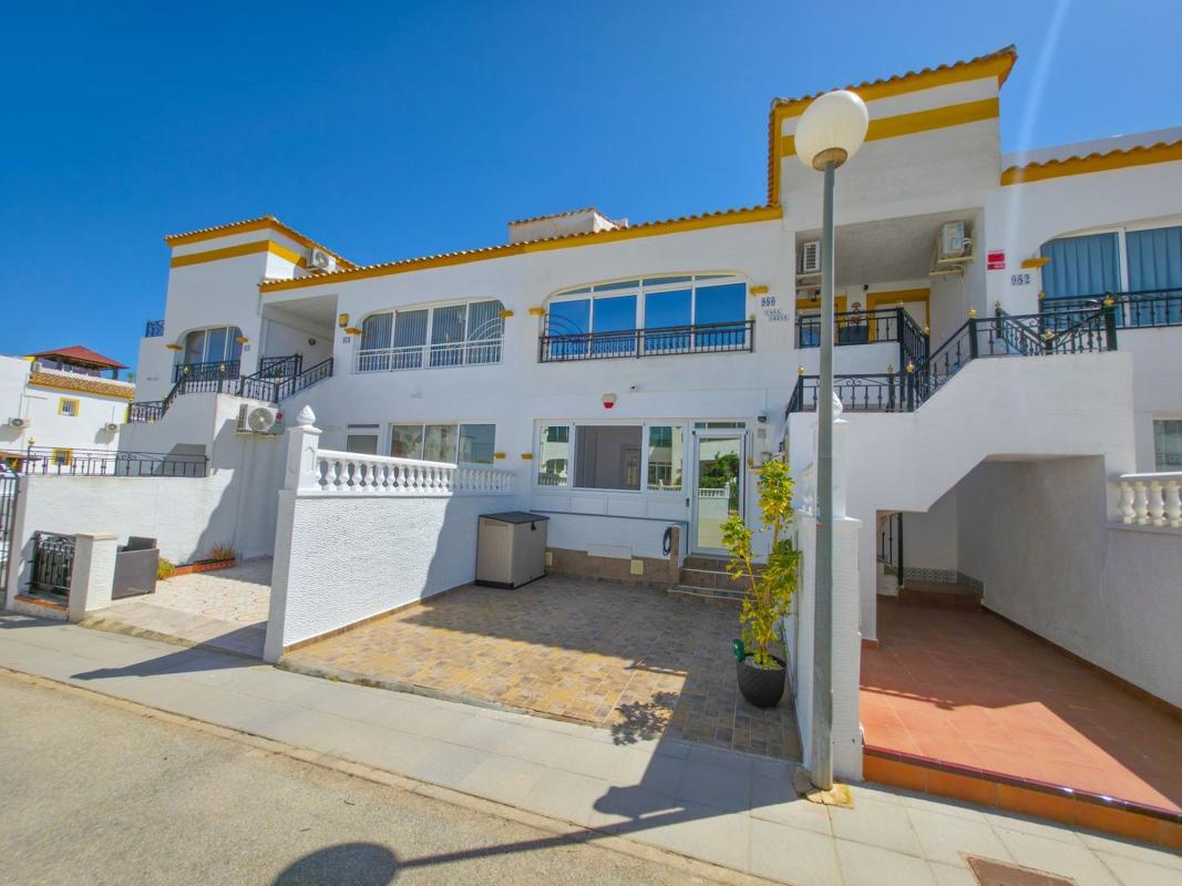 Sale of apartment in Piso en Calle Manzano, Desamparados-Hurchillo-Torremendo, Orihuela, Orihuela
photo 1