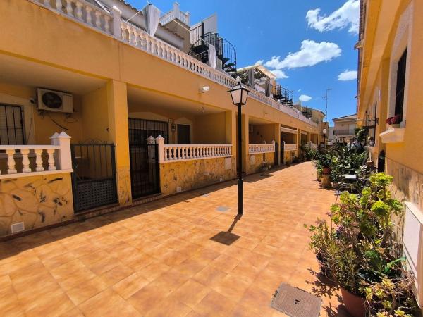 Sale of flat in Piso en Calle Miguel Delibes, Molins-Campaneta-San Bartolomé, Orihuela, Orihuela
 photo 1