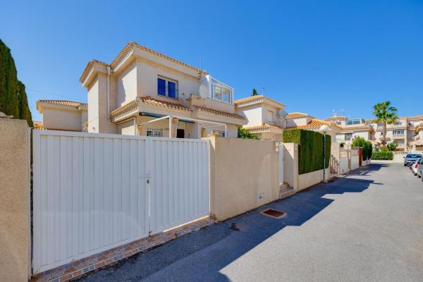 Casa o chalet independiente en Calle Calderón de la Barca, Orihuela Ciudad, Orihuela thumbnail 2