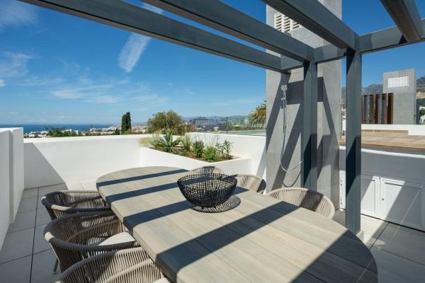 Chalet adosado en The List s/n, Rio Real, Marbella thumbnail 1