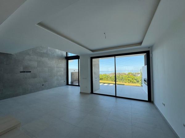 Chalet adosado en The List s/n, Rio Real, Marbella thumbnail 1