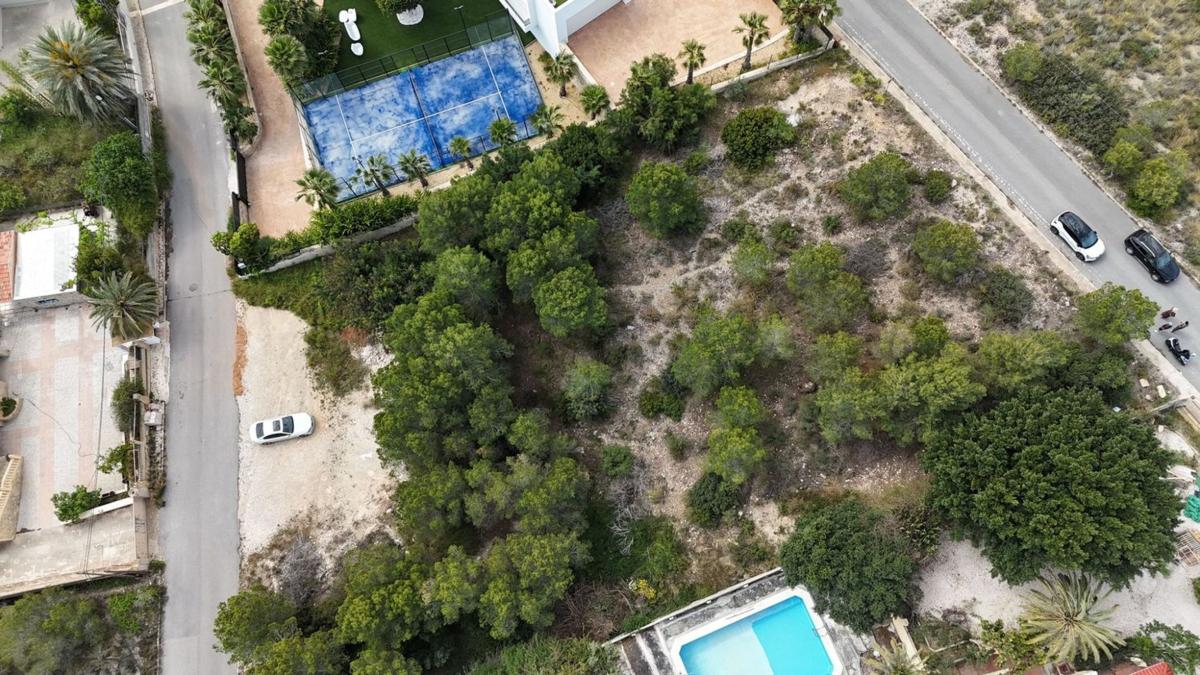 Terreno en venta en Alfaz del Pi, Alicante photo 1