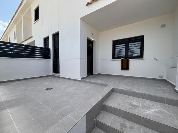 Chalet adosado en Calle Hernán Cortés, 1, Salteras thumbnail 1