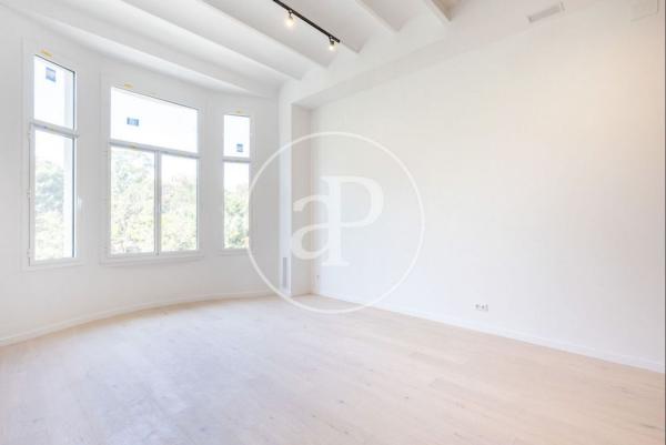 Аттик на продажу в  Ático en Sant Gervasi - Galvany, Barcelona, Барселона photo 4
