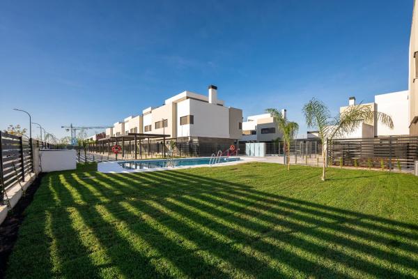 Chalet independiente en venta en Casa o chalet en Avenida de Palmas Altas, 2, Palmas Altas, Sevilla, Sevilla
 photo 3