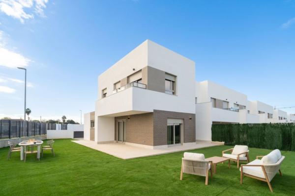 Chalet adosado en Calle Milongas, Jardines de Hércules, Sevilla photo 1