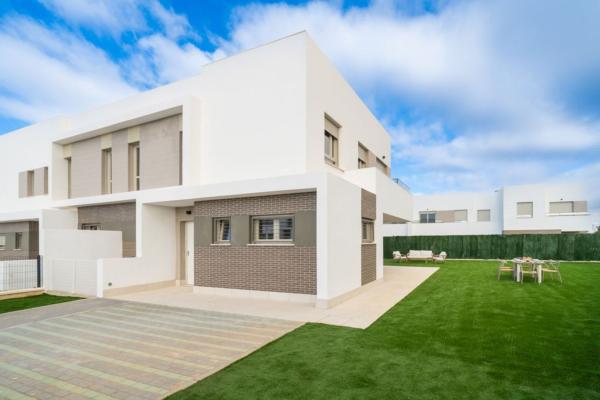Chalet adosado en Calle Milongas, Jardines de Hércules, Sevilla photo 3