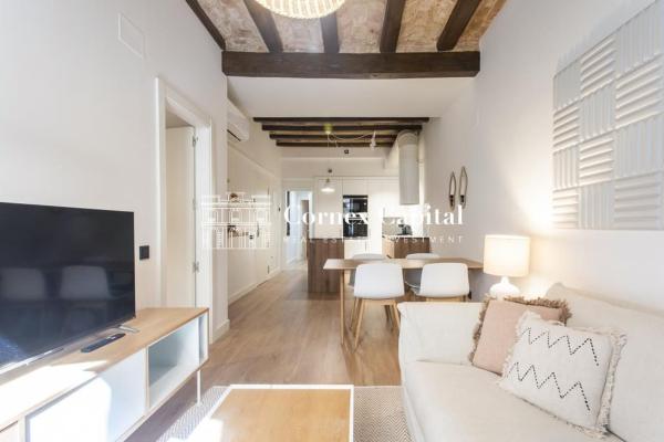 Sprzedaż mieszkania w Piso en Ronda Sant Antoni, 21, Sant Antoni, Barcelona, Barcelona
 photo 2