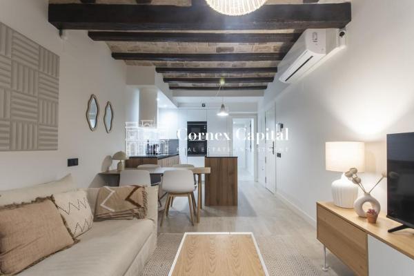 Sprzedaż mieszkania w Piso en Ronda Sant Antoni, 21, Sant Antoni, Barcelona, Barcelona
 photo 2