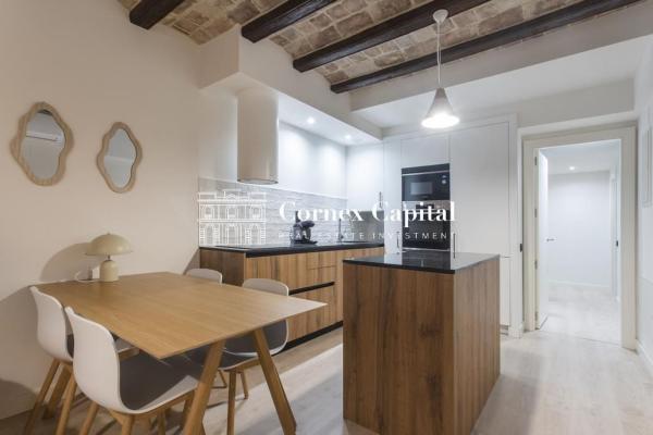 Sprzedaż mieszkania w Piso en Ronda Sant Antoni, 21, Sant Antoni, Barcelona, Barcelona
 photo 3