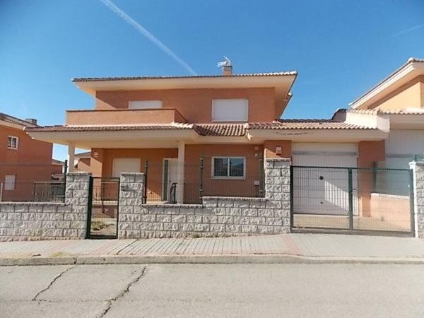 Chalet pareado en Urbanización Parque Miraflores - Calle Miguel Hernandez, 5, Miraflores de la Sierra photo 1