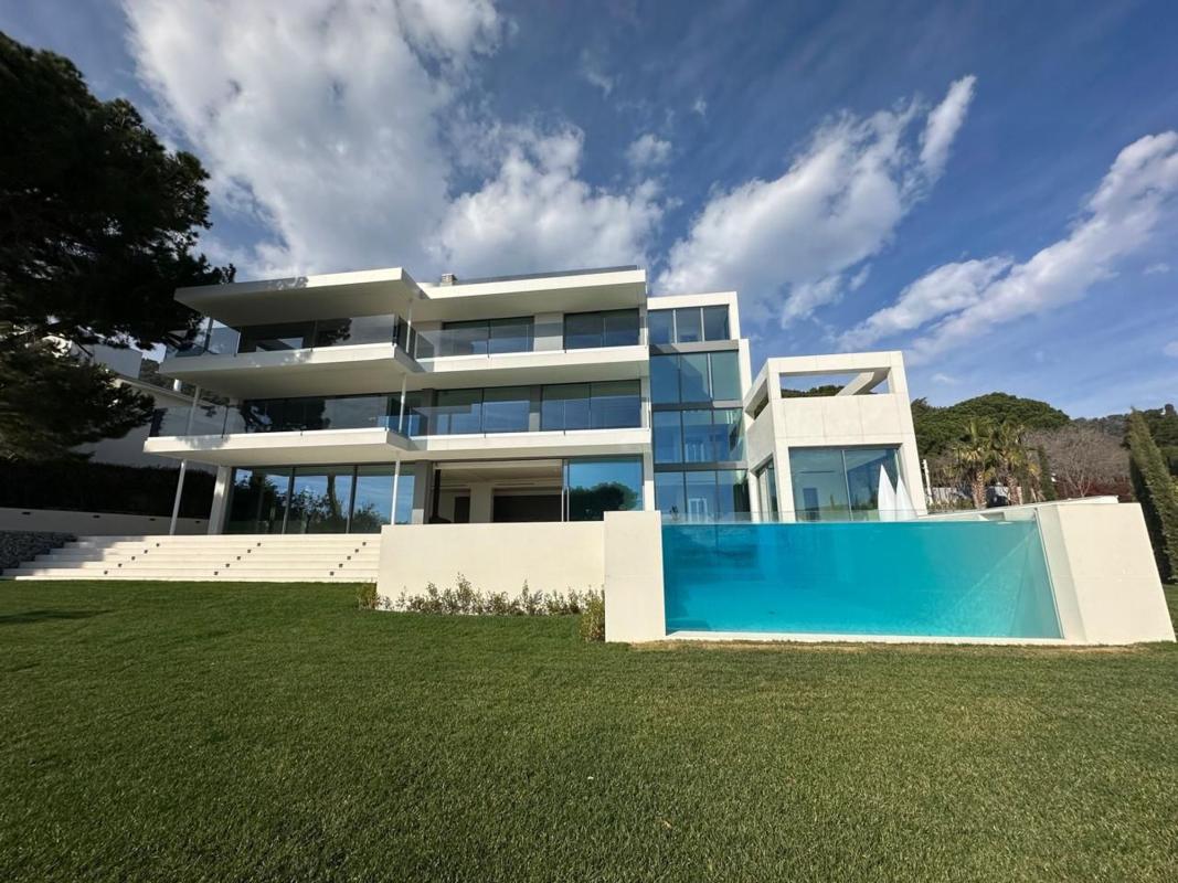Properties for sale and rent in Spain photo 3
