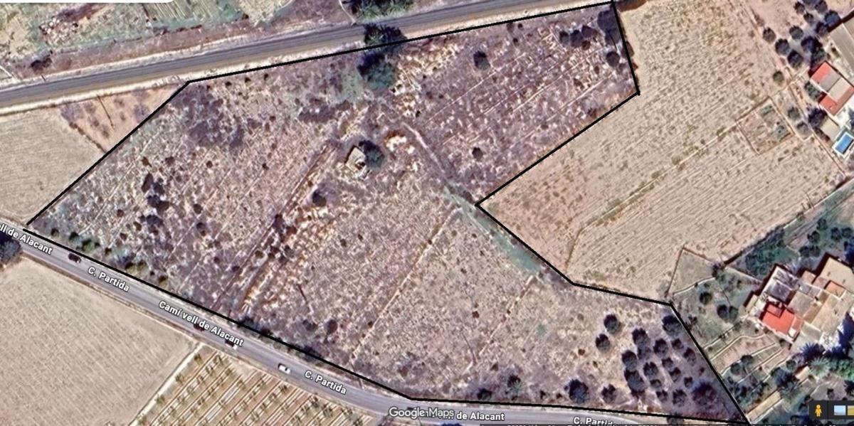 Terreno en venta en Elche / Elx, Alicante photo 1