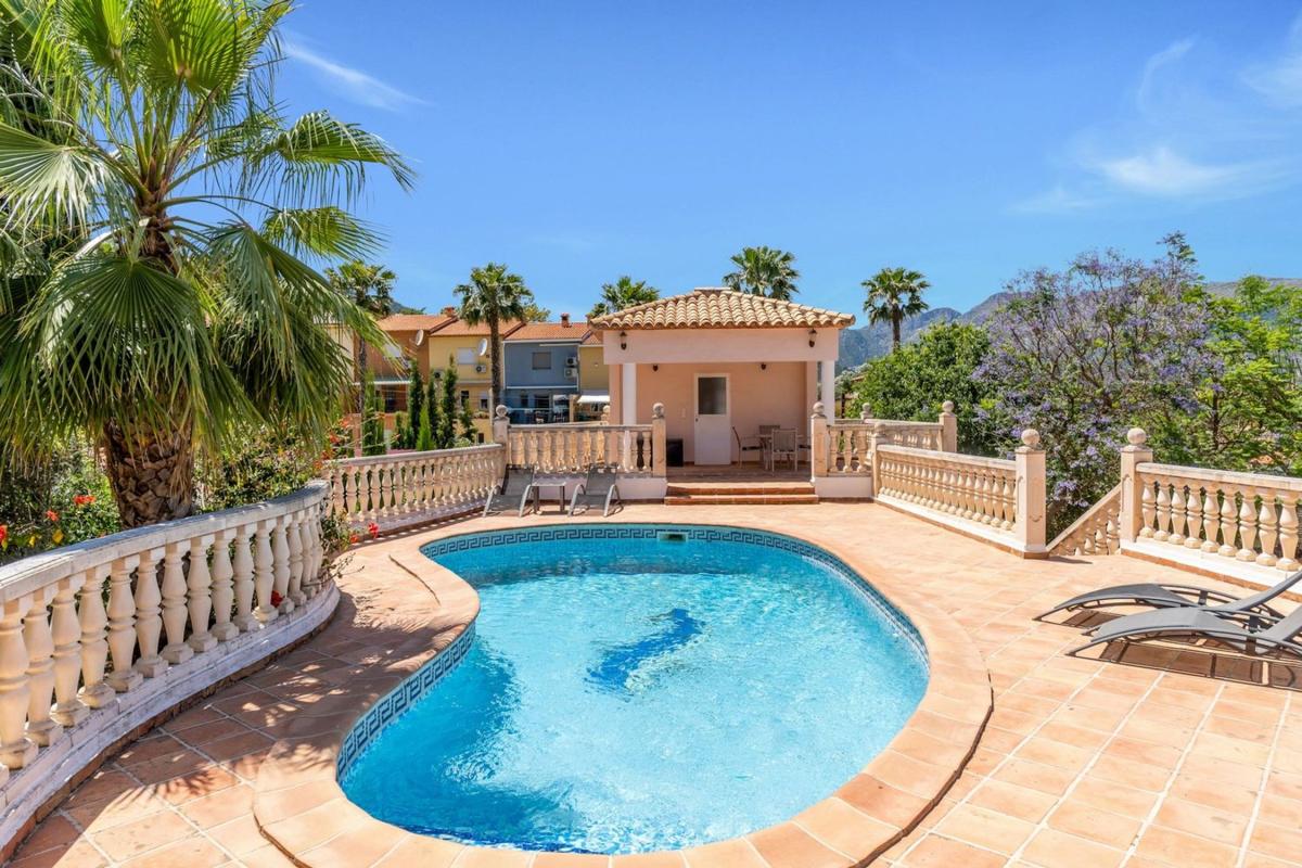 Продажа отдельного шале в  Casa o chalet en Calle Llebeig, 6, Bulevar - Puerta Mítica, La Villajoyosa / Vila Joiosa, Ла Виллахойоса / Вила Хойоса photo 2