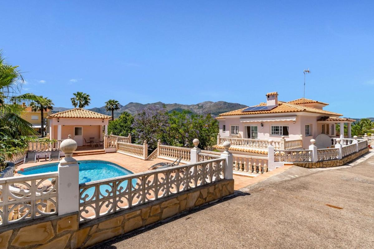 Продажа отдельного шале в  Casa o chalet en Calle Llebeig, 6, Bulevar - Puerta Mítica, La Villajoyosa / Vila Joiosa, Ла Виллахойоса / Вила Хойоса photo 4