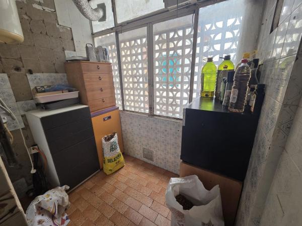 Venta de piso en Piso en Plaza de la Cruz, Virgen del Remedio - Parque lo Morant, Alicante / Alacant, Alicante / Alacant
thumbnail 2