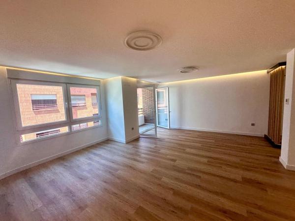 Venta de piso en Piso en Calle Churruca, Ensanche-Diputación, Alicante / Alacant, Alicante / Alacant
thumbnail 1