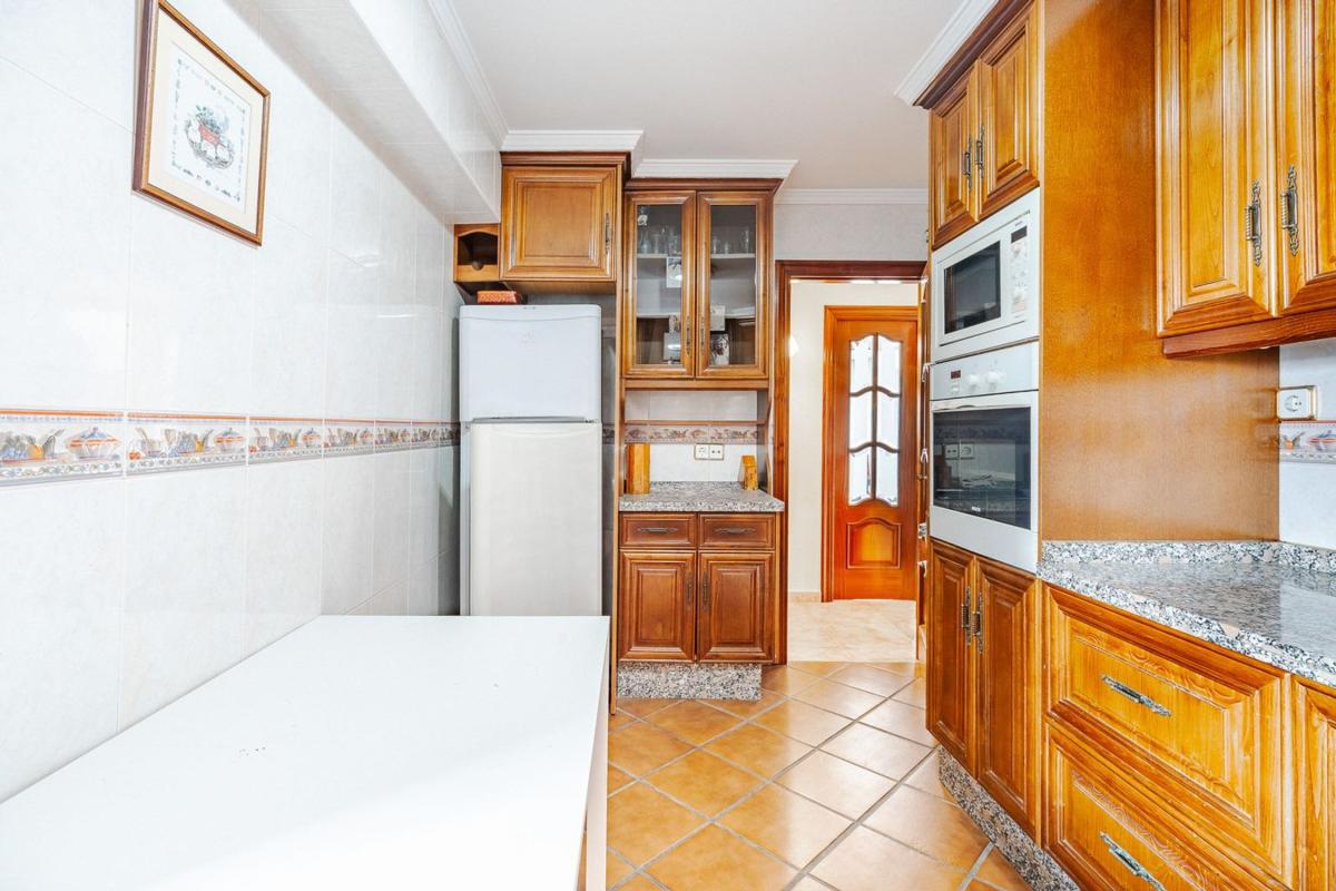 Sale of apartment in Piso en Calle Melilla, Puerto de Estepona, Estepona, Estepona
 photo 3