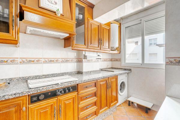 Sale of flat in Piso en Calle Melilla, Puerto de Estepona, Estepona, Estepona
 photo 4