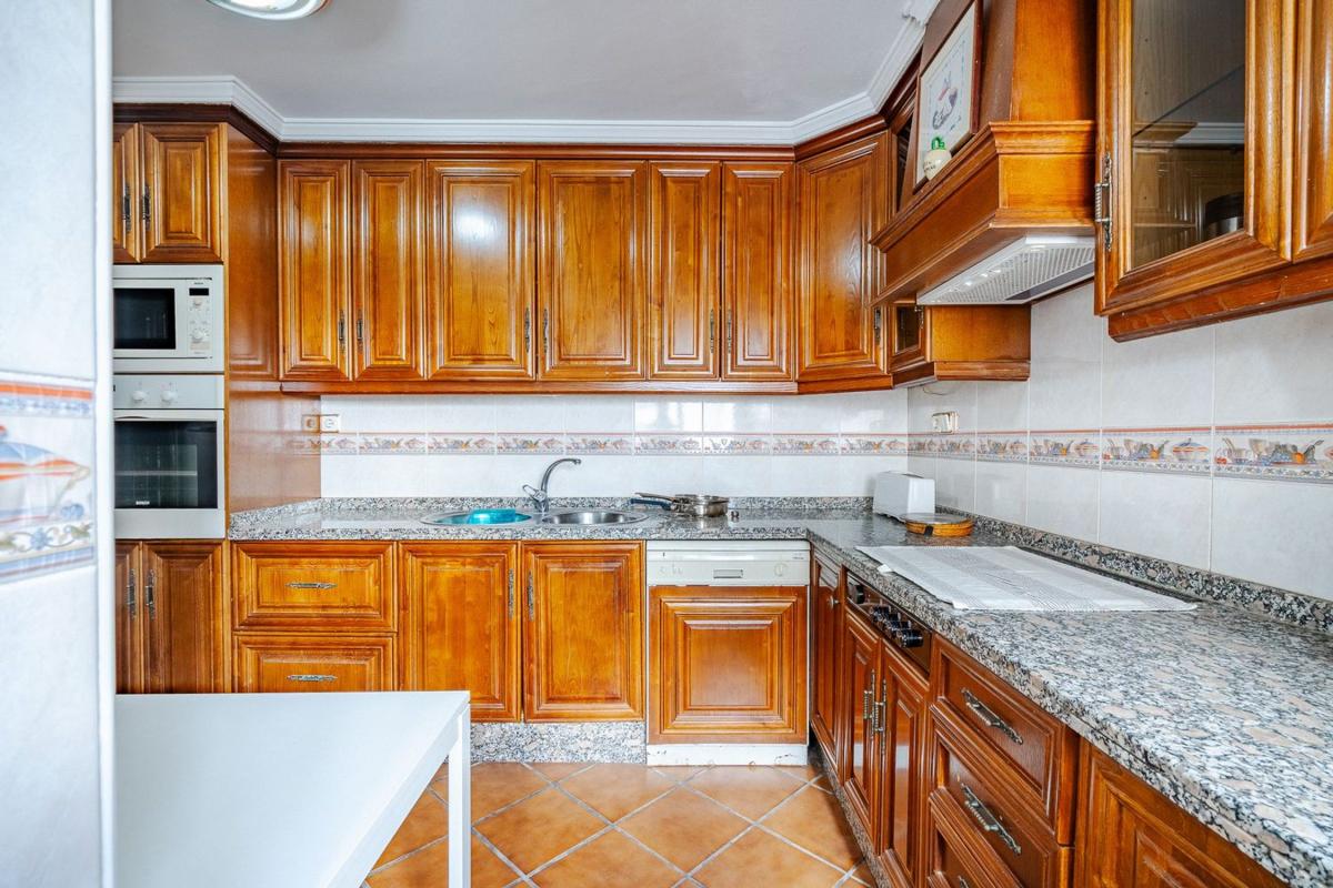 Sale of apartment in Piso en Calle Melilla, Puerto de Estepona, Estepona, Estepona
 photo 5