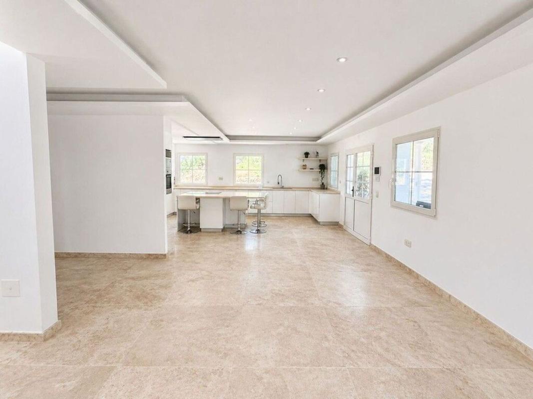 Properties for sale and rent in Spain photo 5