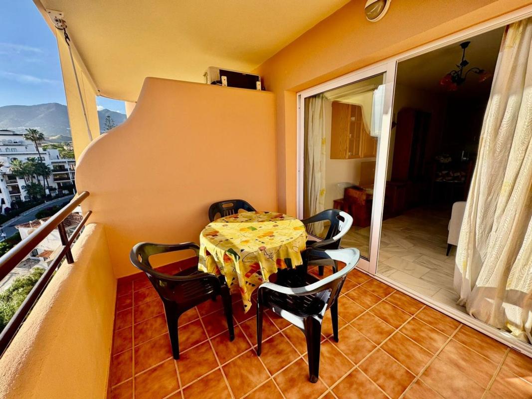 Sale of apartment in Piso en Calle Chumbera, 2, Los Pacos, Fuengirola, Fuengirola
photo 2