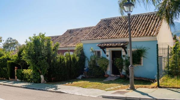 Chalet adosado en Ronda De Levante-lomas Po s/n, Rio Real, Marbella photo 1