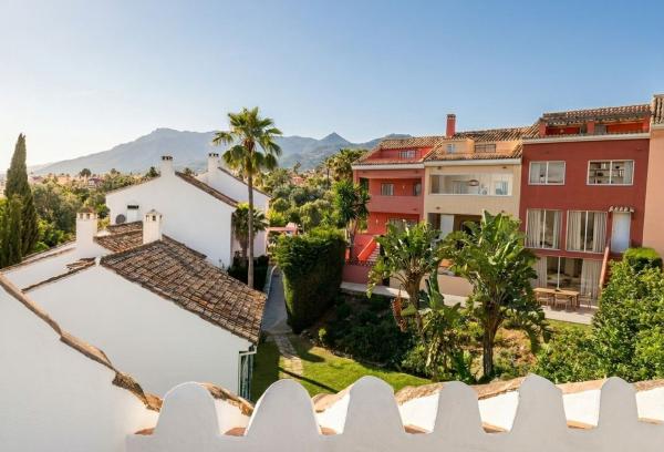 Chalet adosado en Ronda De Levante-lomas Po s/n, Rio Real, Marbella thumbnail 1