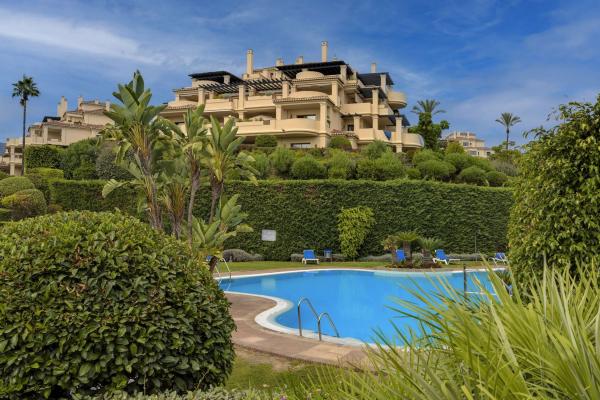 Venta de piso en Piso en Urbanización Capanes Norte, Los Arqueros-Puerto del Almendro, Benahavís, Benahavís
photo 1