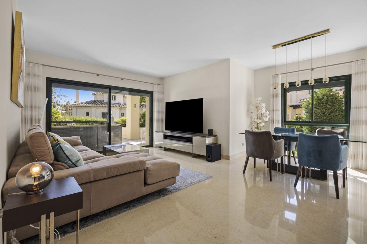 Venta de piso en Piso en Urbanización Capanes Norte, Los Arqueros-Puerto del Almendro, Benahavís, Benahavís
 photo 2