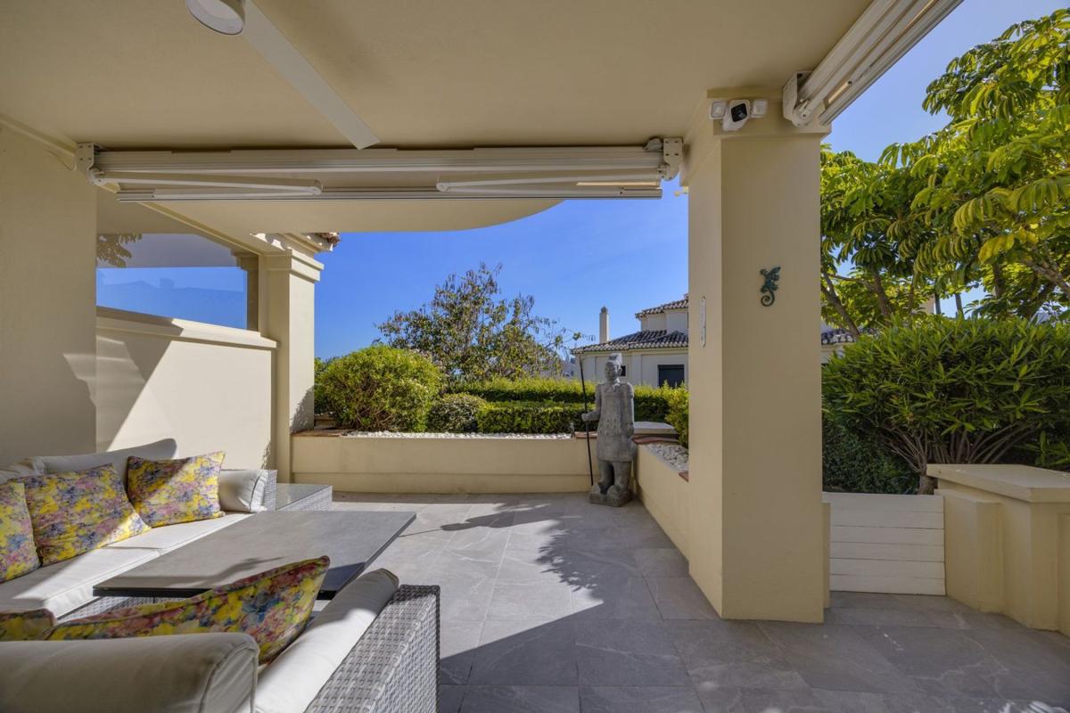 Venta de piso en Piso en Urbanización Capanes Norte, Los Arqueros-Puerto del Almendro, Benahavís, Benahavís
 photo 3
