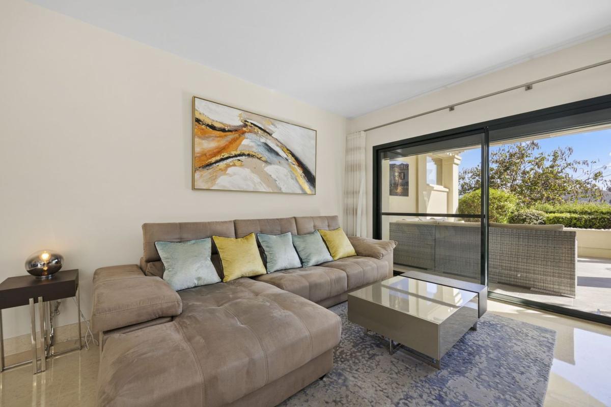 Venta de piso en Piso en Urbanización Capanes Norte, Los Arqueros-Puerto del Almendro, Benahavís, Benahavís
 photo 4