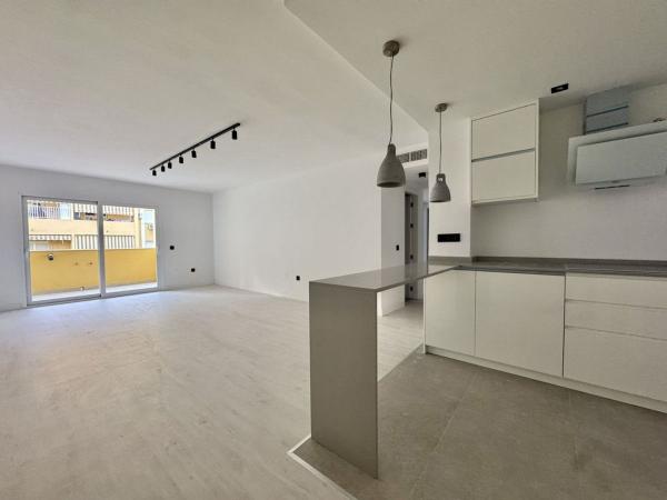 Venta de piso en Piso en Calle Robinson Crusoe, Cortijo Alto, Málaga, Málaga
photo 1