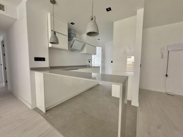 Venta de piso en Piso en Calle Robinson Crusoe, Cortijo Alto, Málaga, Málaga
thumbnail 2