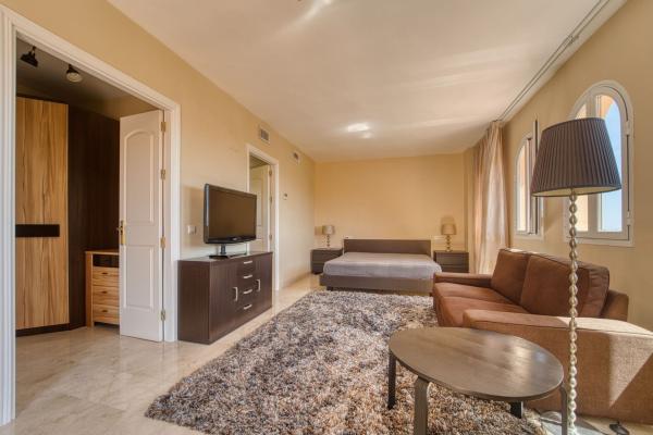 Duplex en venta en Dúplex en Calle Hiedra s/n, Green Hills - Las Cumbres de Elviria, Marbella, Marbella photo 1