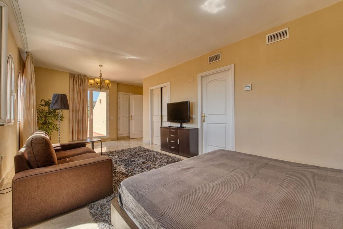 Duplex sale in Dúplex en Calle Hiedra s/n, Green Hills - Las Cumbres de Elviria, Marbella, Marbella photo 5