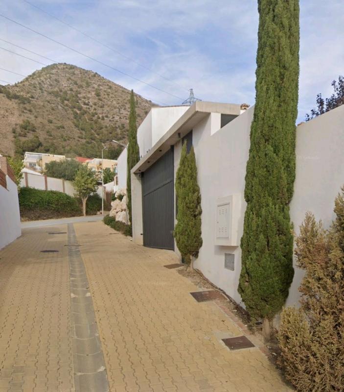 Propiedades en venta y alquiler en España photo 1