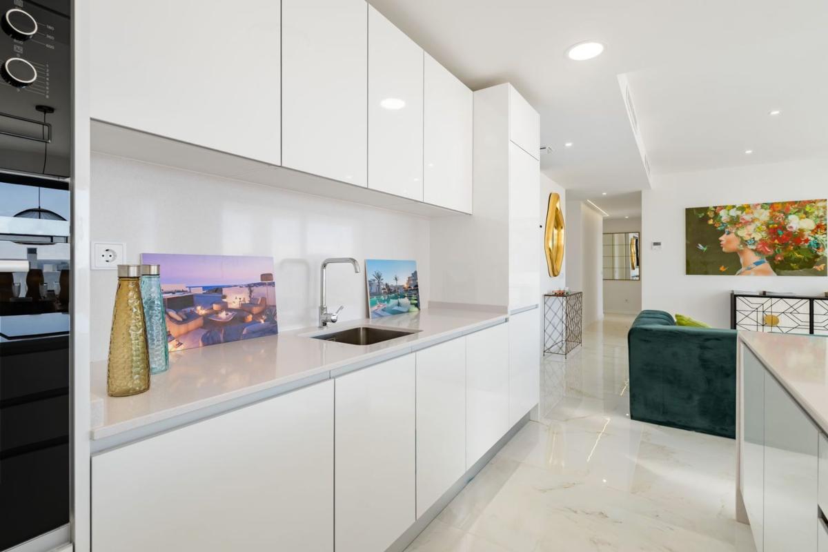 Продажа пентхауса на  Ático en Calle Josefina Samper, Guadalobón, Estepona, Эстепона photo 4