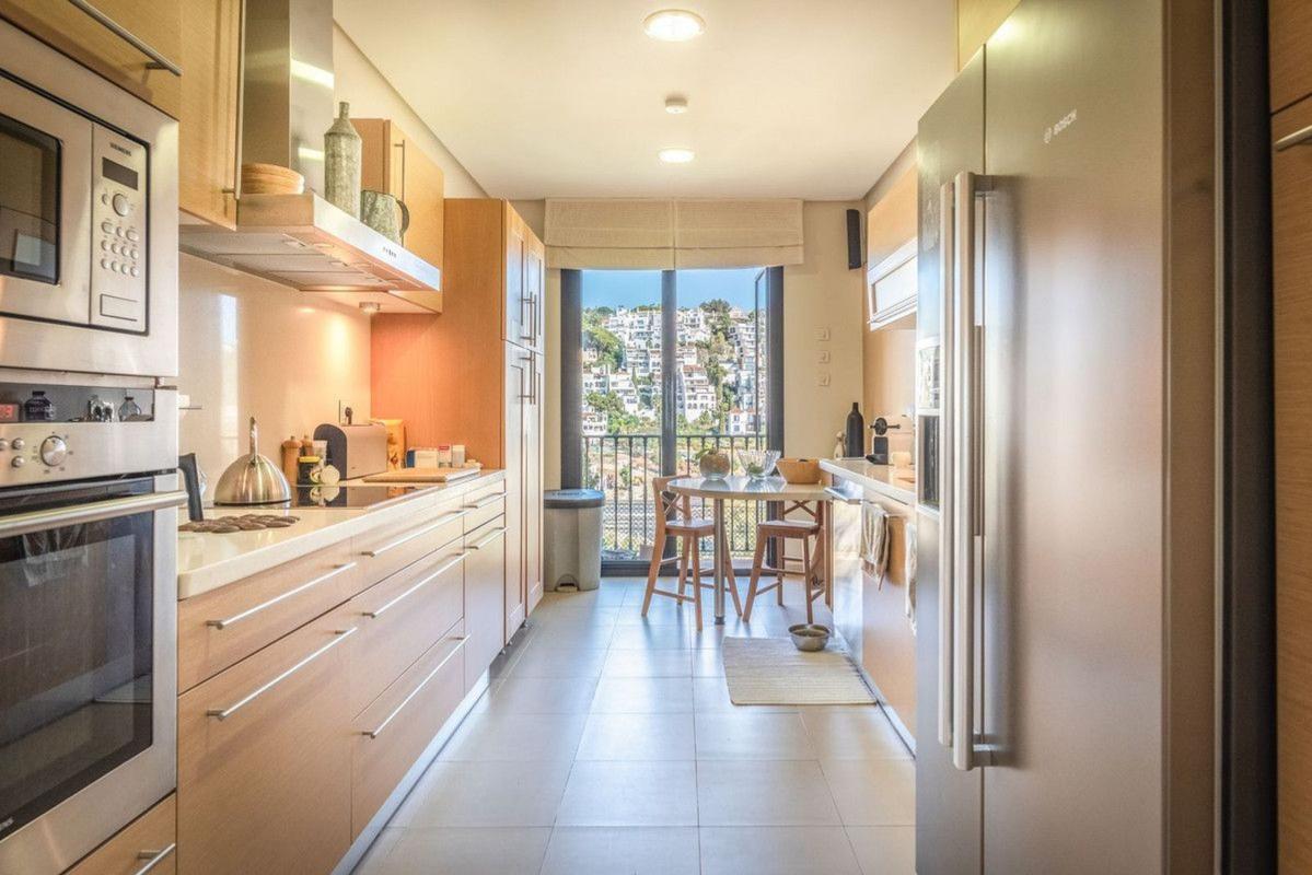 Продажа пентхауса на  Ático en Avenida Tomás Pascual, La Quinta, Benahavís, Бенахавис photo 2