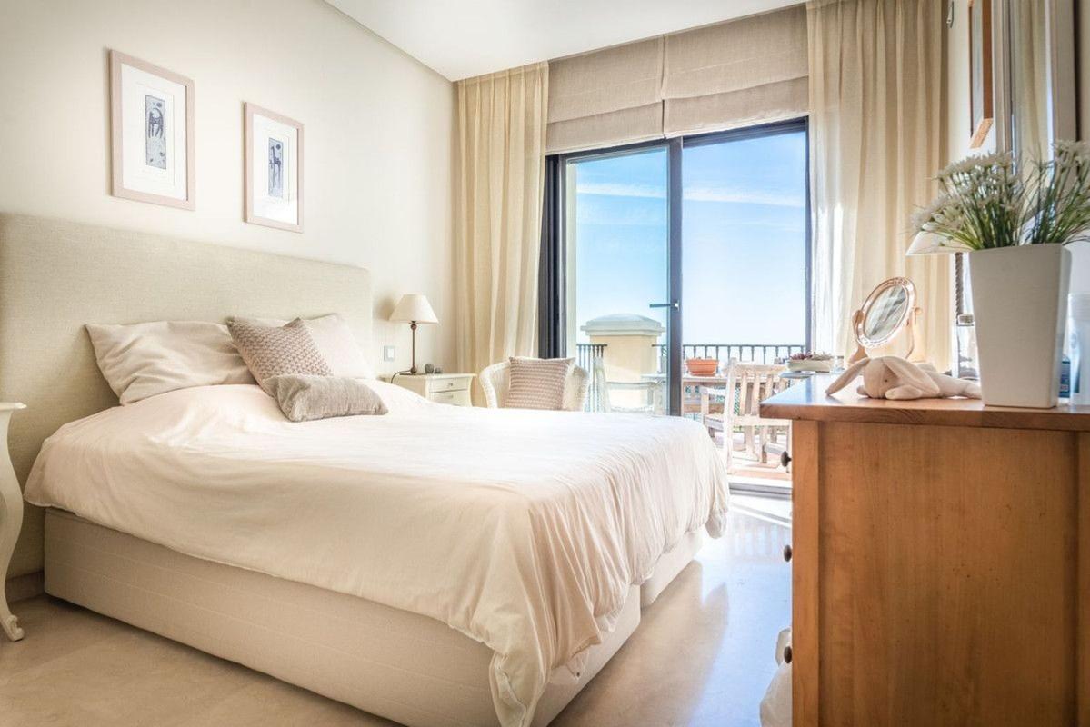 Продажа пентхауса на  Ático en Avenida Tomás Pascual, La Quinta, Benahavís, Бенахавис photo 5