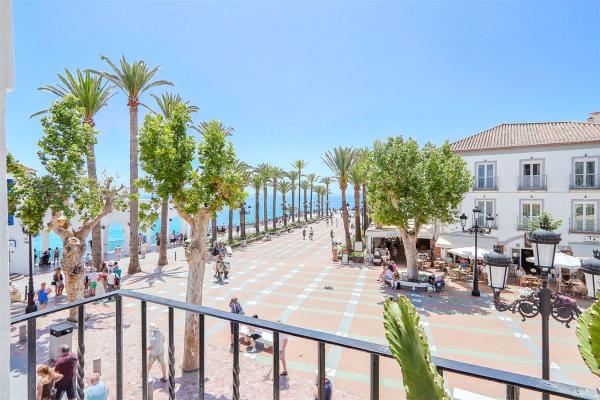 Sprzedaż mieszkania w Piso en Plaza Balcón de Europa, Centro, Nerja, Nerja
photo 1